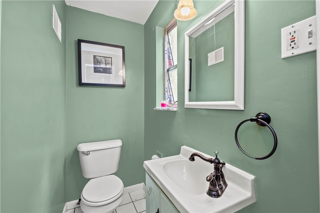 1st Fl Powder Room - 1492 Prospect Rd