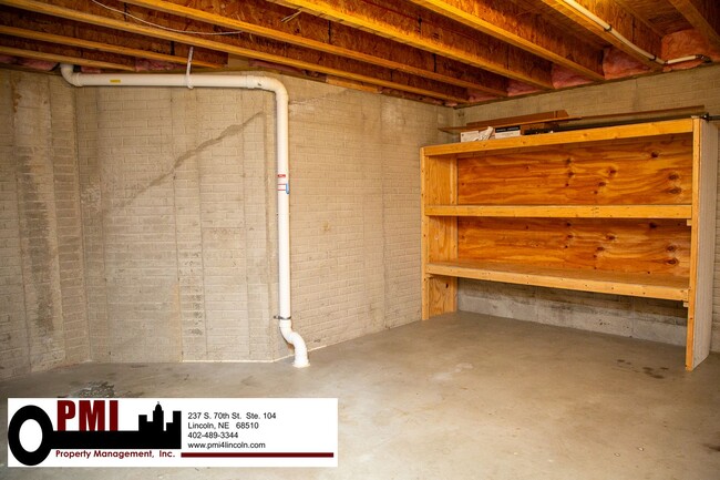 Building Photo - 3 Bedroom and 3 Bathroom Duplex. Available...