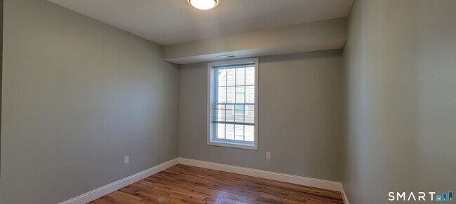 Building Photo - 537 Winchester Ave