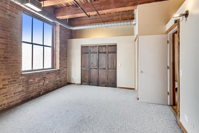 Building Photo - 732 S Financial Pl