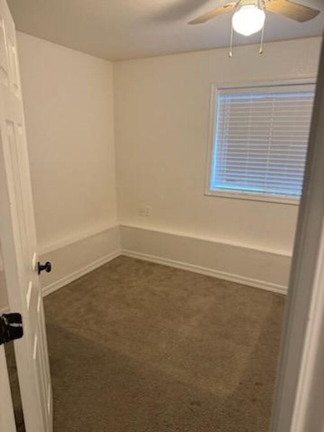 Building Photo - Calling all renters!! Make this your home ...