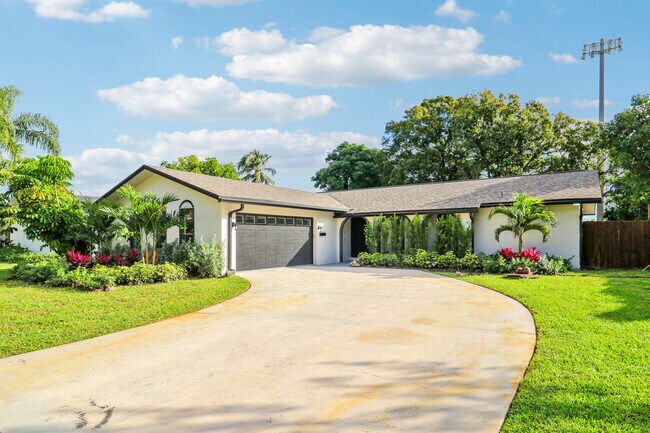 Building Photo - 1009 Alamanda Dr