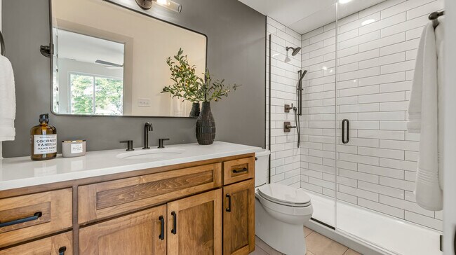 Primary Bathroom - 4121 Wyoming St