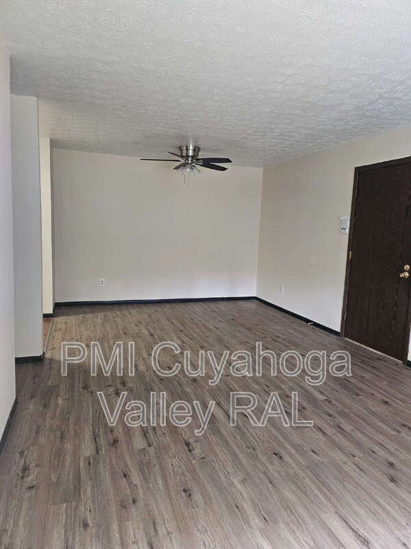 Building Photo - 1516 W Market St