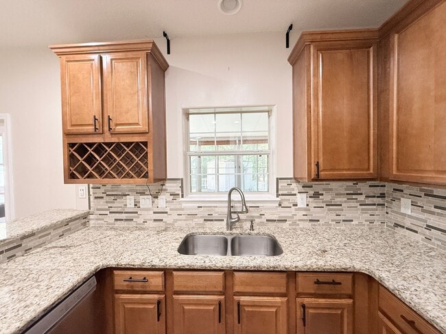 Building Photo - Spacious Two-Story Home with Hot Tub, Pool Table & Fenced Yard in Panther Creek