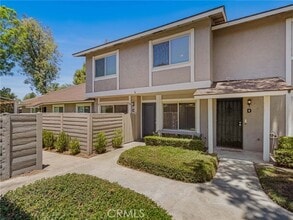 Building Photo - 1726 Oak Knoll Dr