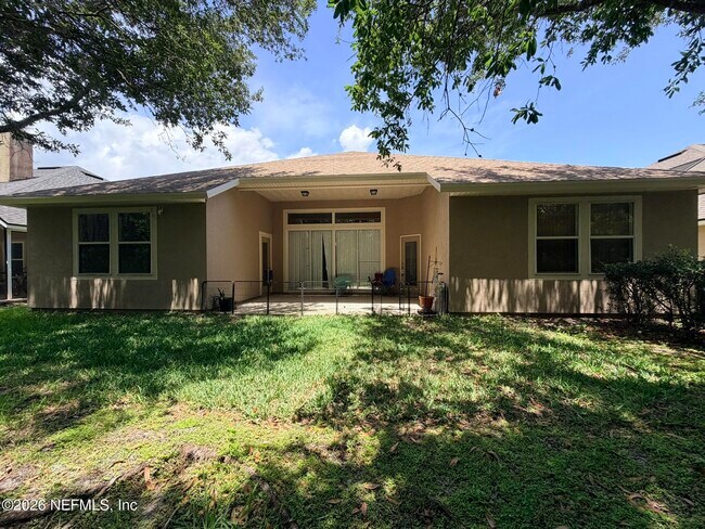Building Photo - 2411 Golfview Dr