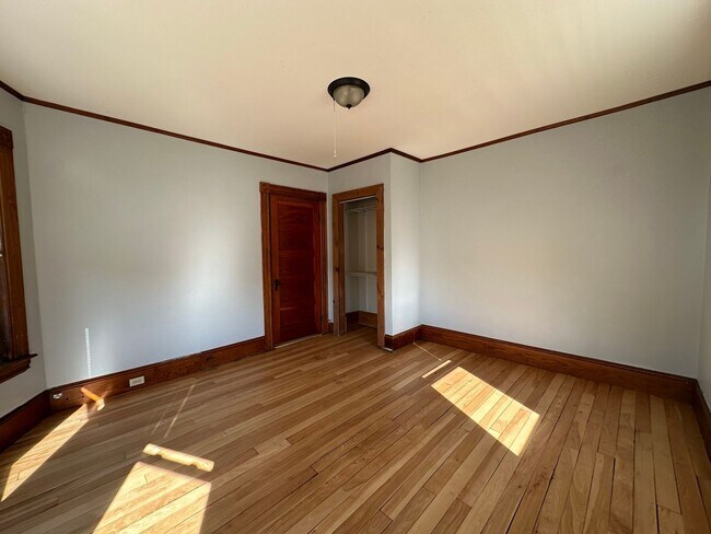 Building Photo - 449 Kelley St