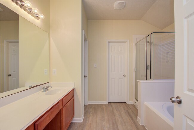 Building Photo - 14903 Lanai Dr