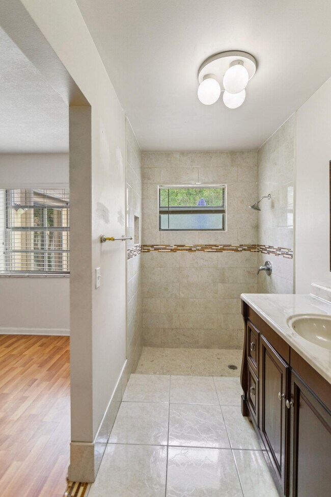 Building Photo - 13945 Langley Pl