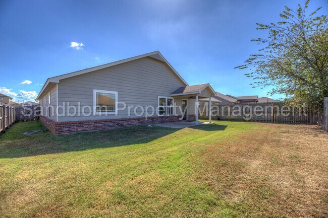 Building Photo - FOR LEASE | Jenks | 4 Bed, 2.5 Bath | $184...