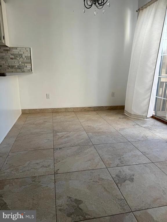 Building Photo - 518 Country Club Dr