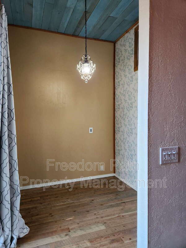 Building Photo - 20 Lilac Ln