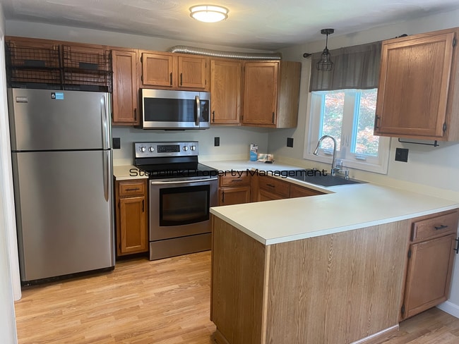 Primary Photo - Fully Renovated Condo For Rent in Burrillv...