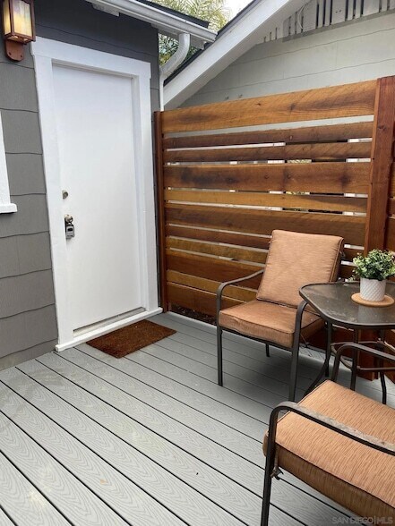 Building Photo - 424 W University Ave