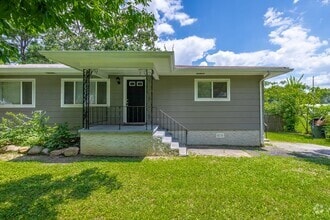 Building Photo - Freshly Updated 2 Bed 1 Bath in East Brain...