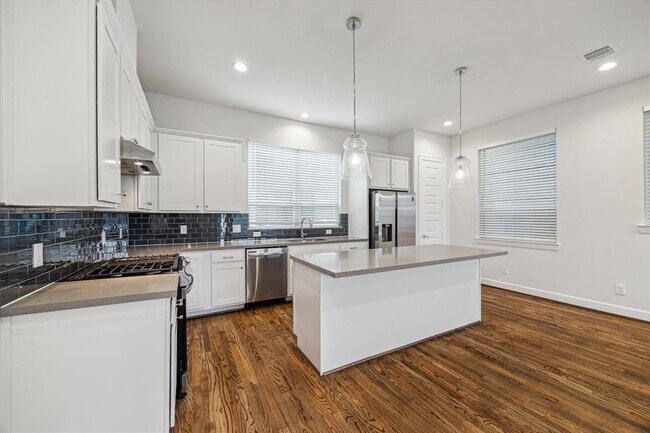 Building Photo - 3038 Charline