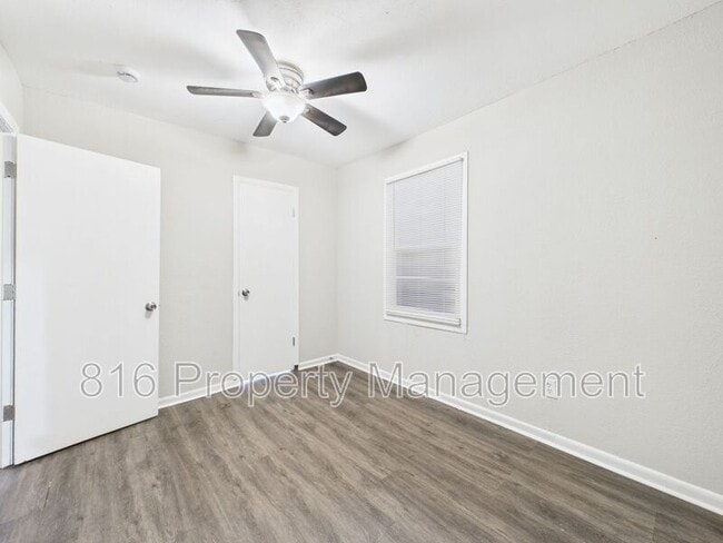 Building Photo - 115 Riley St