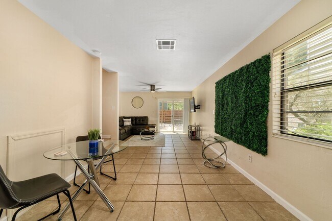 Building Photo - Haystacks Condo