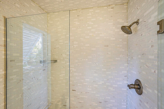 Building Photo - 19009 SE Old Trail Dr W