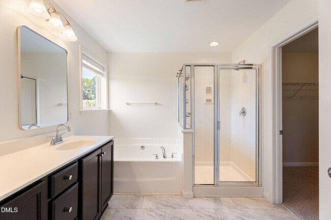 Building Photo - 855 Ember Dr