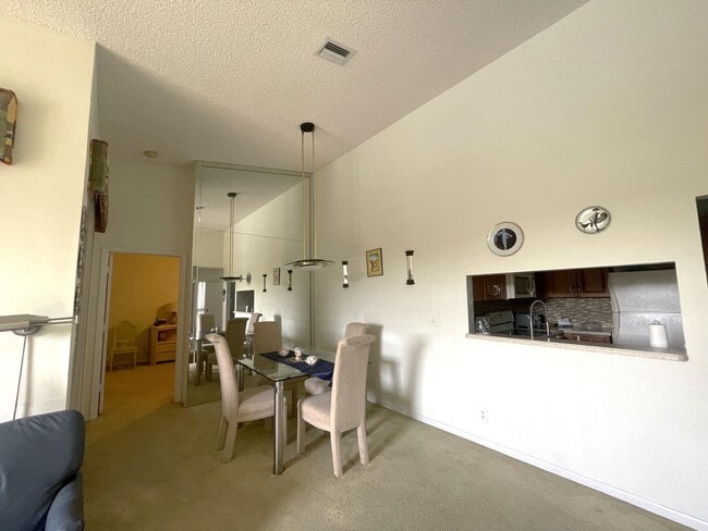Building Photo - 5415 Verona Dr