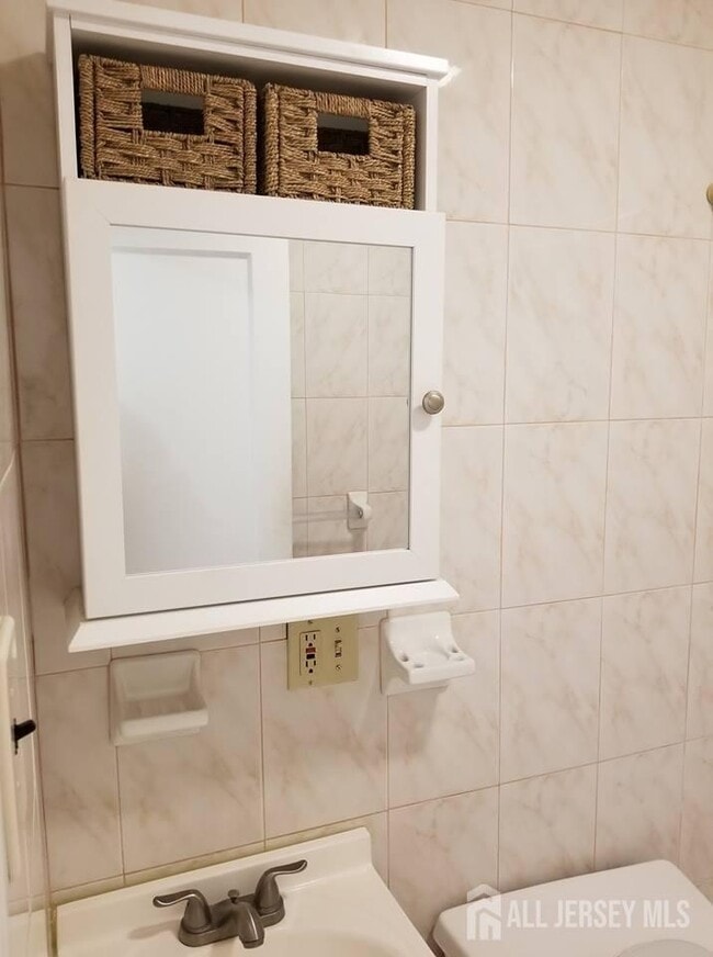 Building Photo - 33 Avenel St