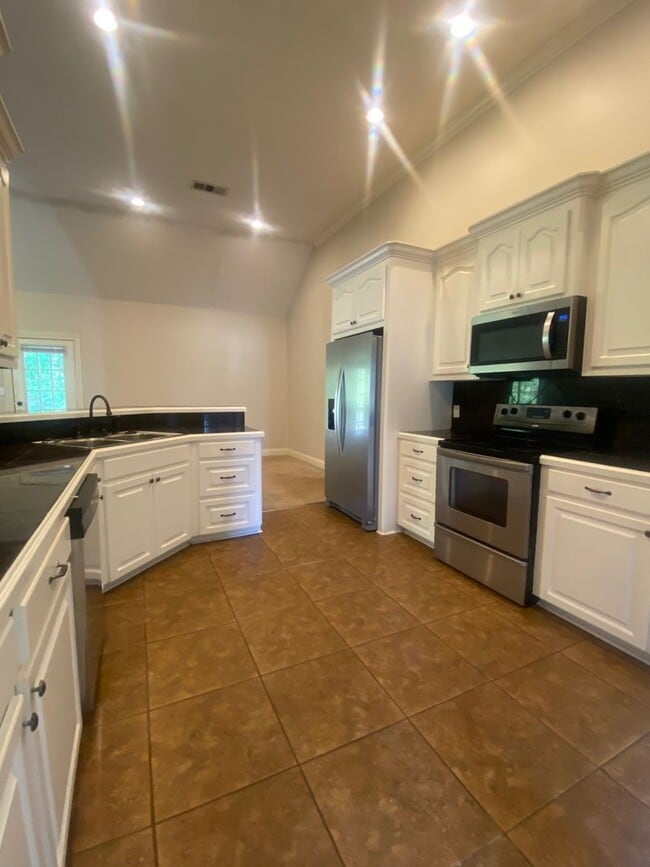 Building Photo - 314 Romar Pl
