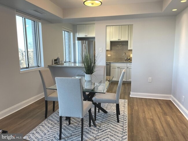 Building Photo - 8315 N Brook Ln