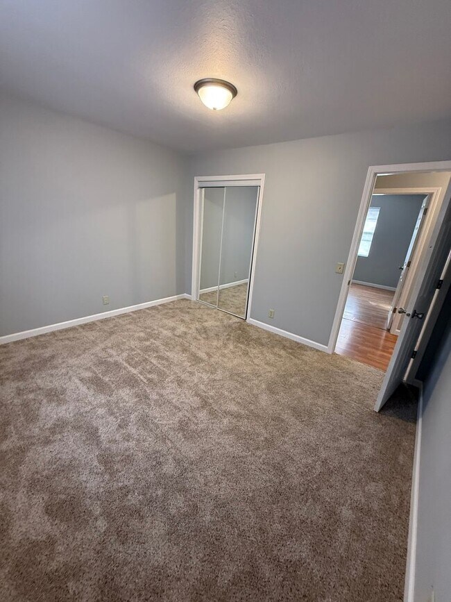 Building Photo - Fully remodeled 3 bedroom in great neighborhood - Iola