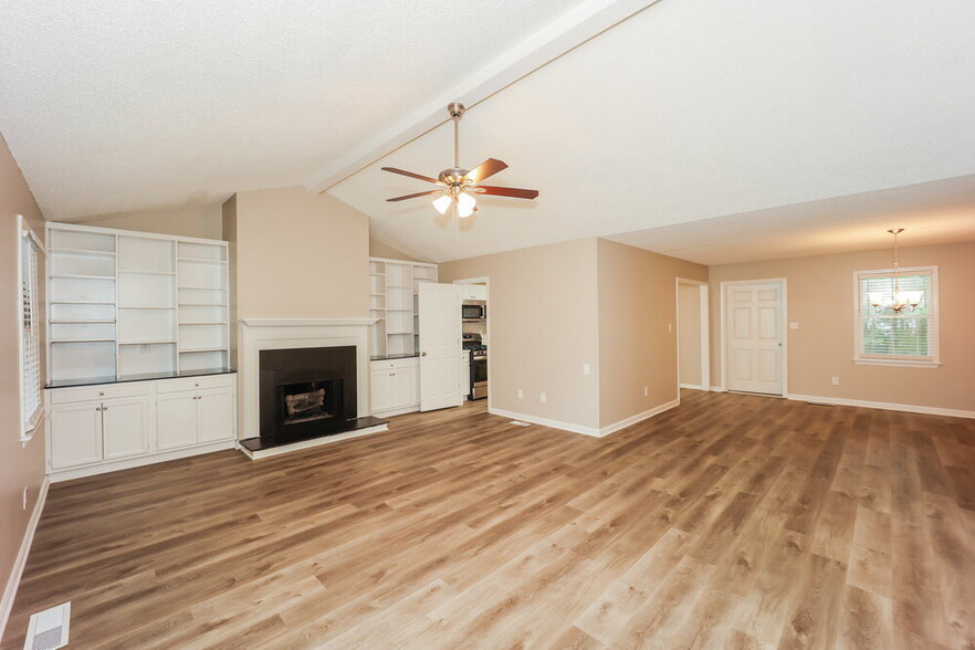 Building Photo - 1604 Carriage Hills Dr
