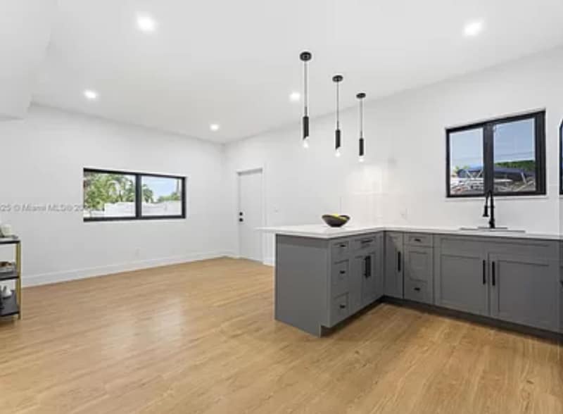 Building Photo - 1720 SW 73rd Ave