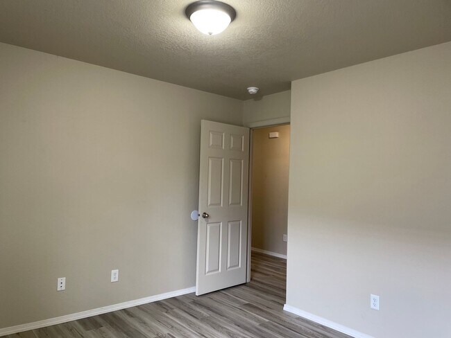 Building Photo - Great 3 Bedoom 2 Bath Home