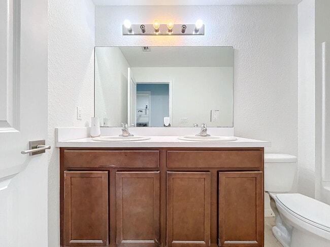 Building Photo - 4999 Haverhill Pointe Dr