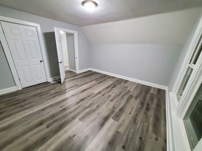 Building Photo - 164 N Lincoln Ave