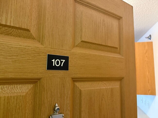 Building Photo - 2 bed 2 bath 1st Floor South Fargo