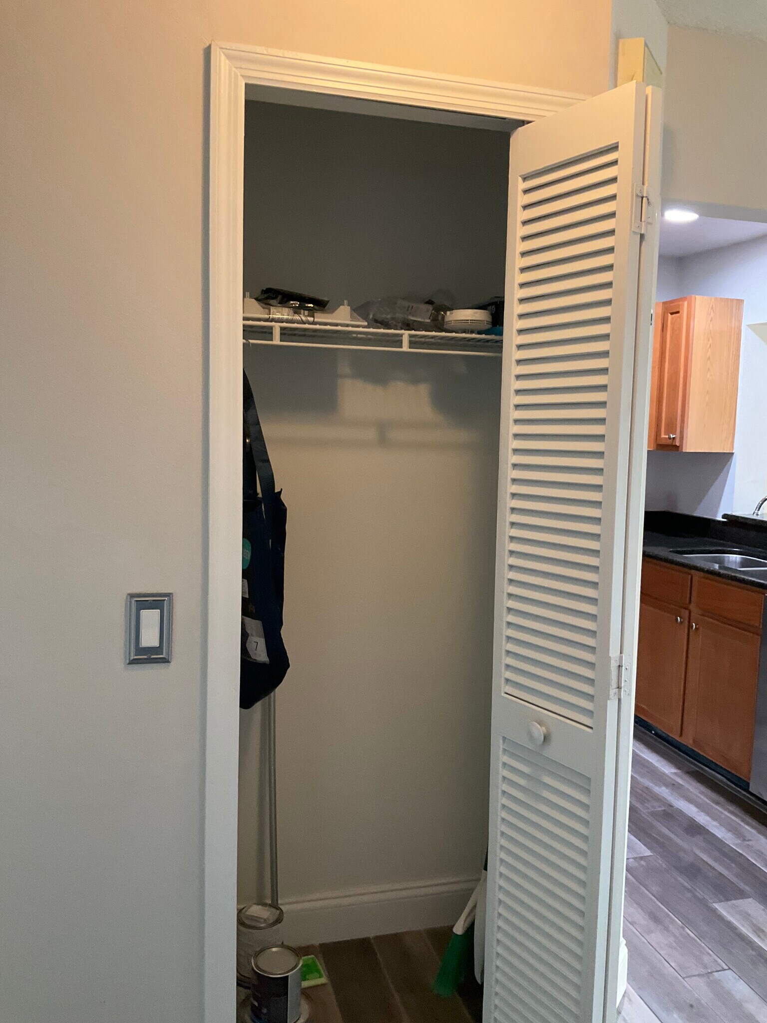 Building Photo - 9532 Darien Ave