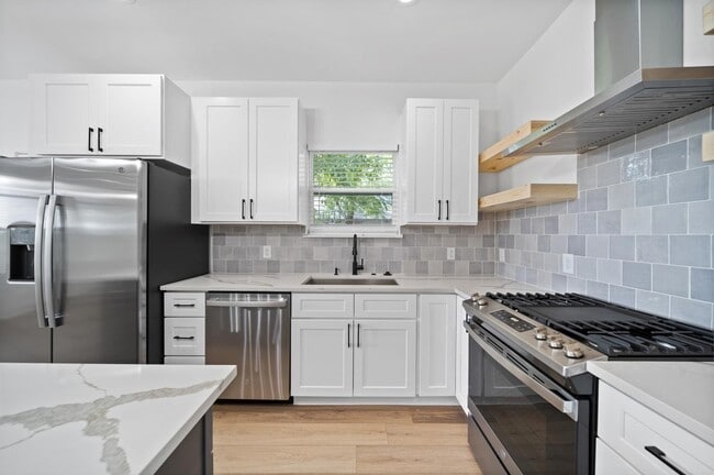 Building Photo - 1407 Lauraine St