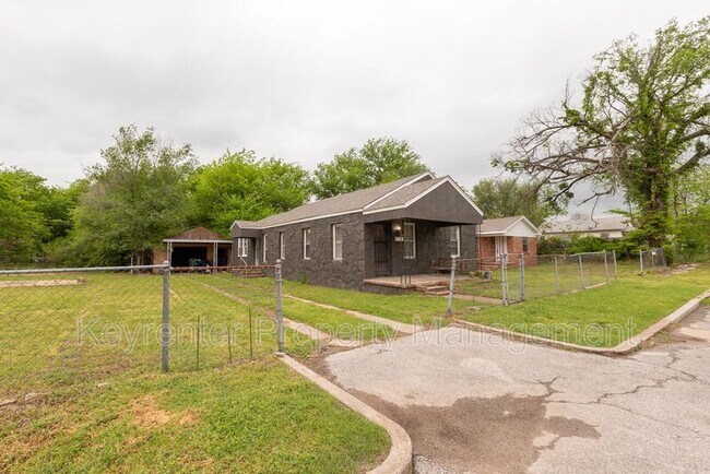 Building Photo - 526 S 39th W Ave