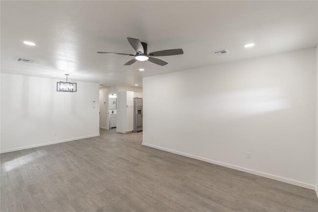 Building Photo - 531 Parkhill Cir