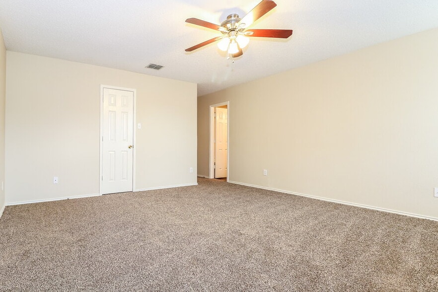 Building Photo - 3520 Clydesdale Dr