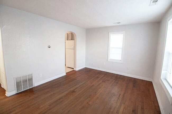 Building Photo - 306 W Worley St