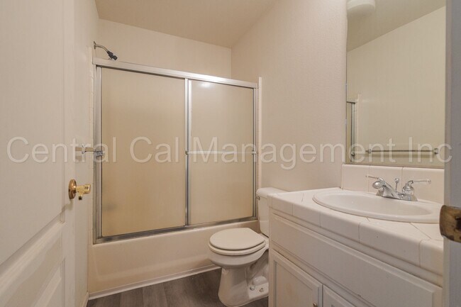 Building Photo - 3 Bedroom/2 Bath Home in RiverLakes - $225...