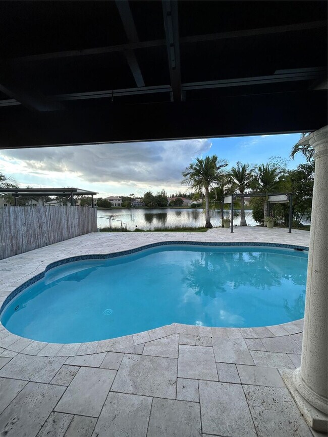 Building Photo - 414 SW 205th Ave