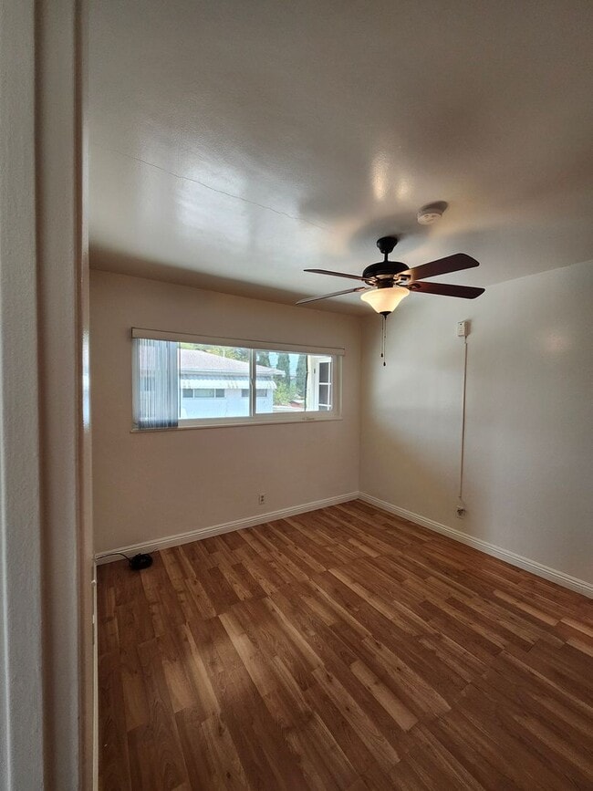 Building Photo - Beautiful 1-bedroom Upstairs Apartment in ...