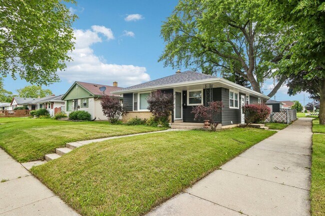Building Photo - 2223 Grove Ave