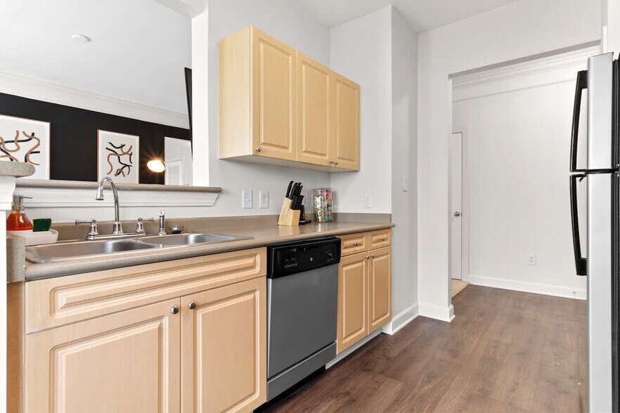 Building Photo - 7038 Almaden Way