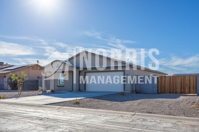 Building Photo - NEW Home Located Near the Golf Course