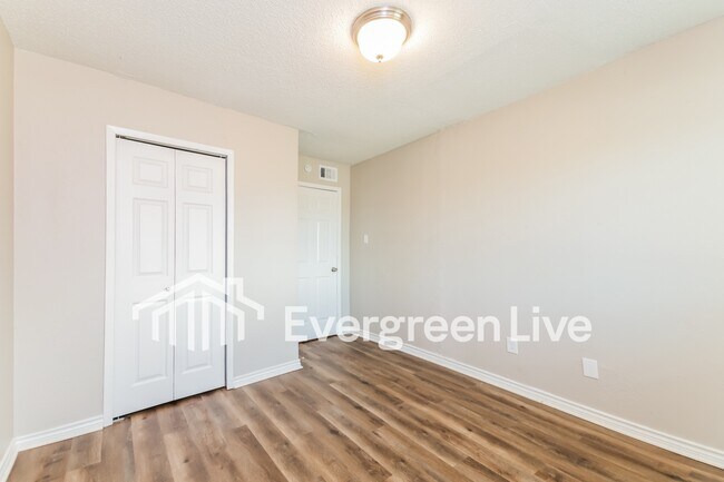 Building Photo - 1225 Bard Dr