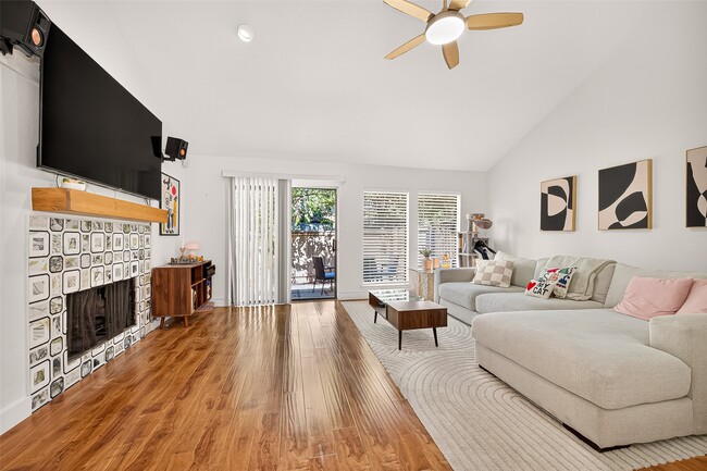 Building Photo - 1422 Chardonnay Dr